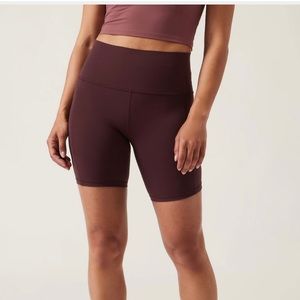 Athleta Women’s Salutation Stash Pocket II 7” Short in Spiced Cabernet, Size XS